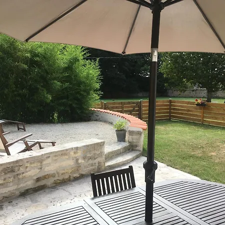 Swallows, Beautiful In The Grounds Of Chateau Beauvoir Feriehus Ecurat