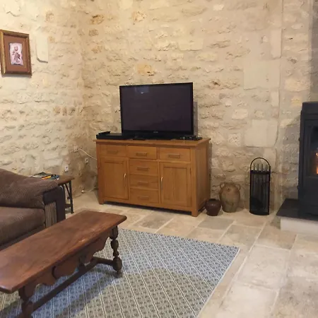 Swallows, Beautiful In The Grounds Of Chateau Beauvoir Feriehus Ecurat