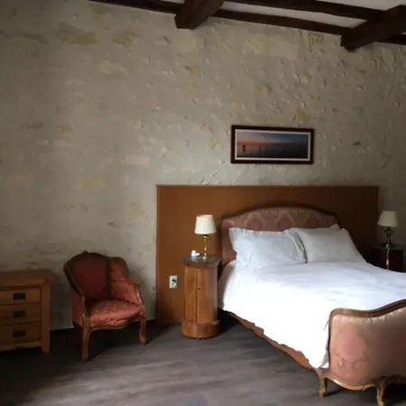 Tatil Evi Swallows, Beautiful In The Grounds Of Chateau Beauvoir *