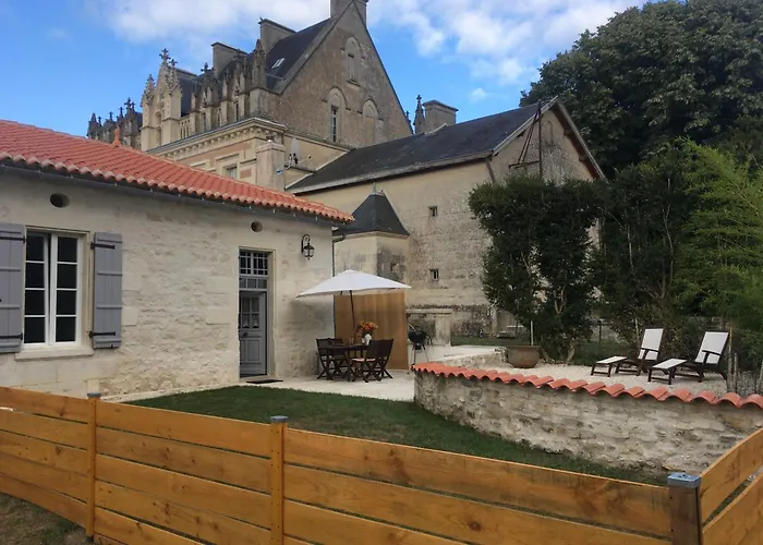 Semesterbostad Swallows, Beautiful In The Grounds Of Chateau Beauvoir Ecurat