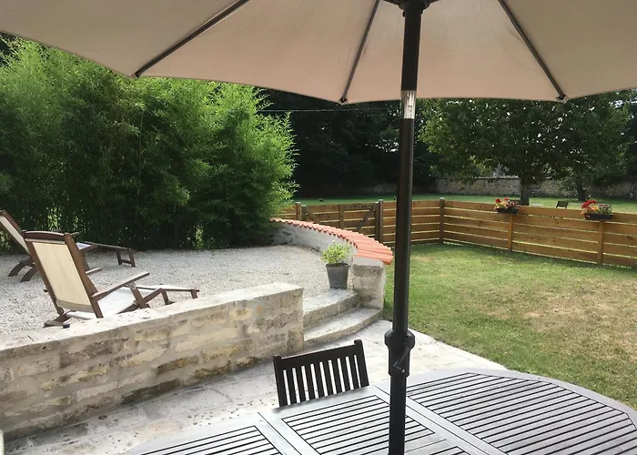 Swallows, Beautiful In The Grounds Of Chateau Beauvoir Semesterbostad Ecurat