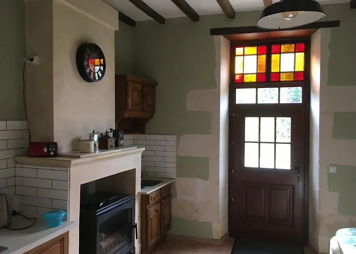 Swallows, Beautiful In The Grounds Of Chateau Beauvoir Semesterbostad