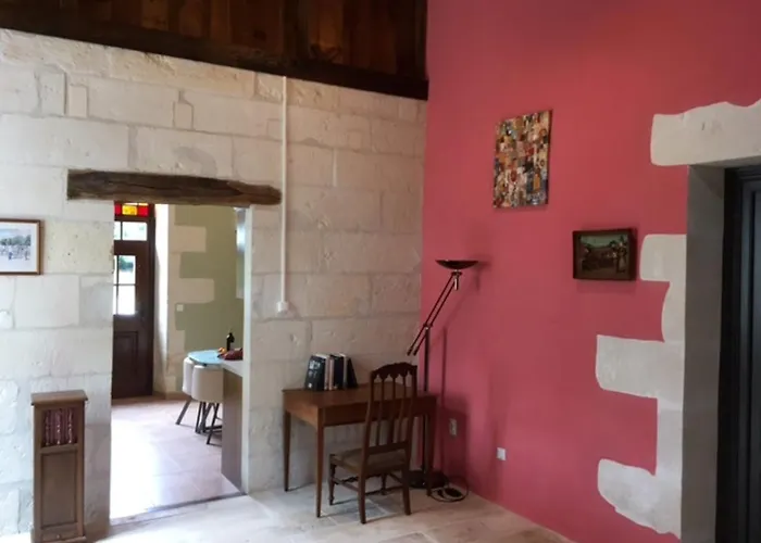 Swallows, Beautiful In The Grounds Of Chateau Beauvoir * Ecurat