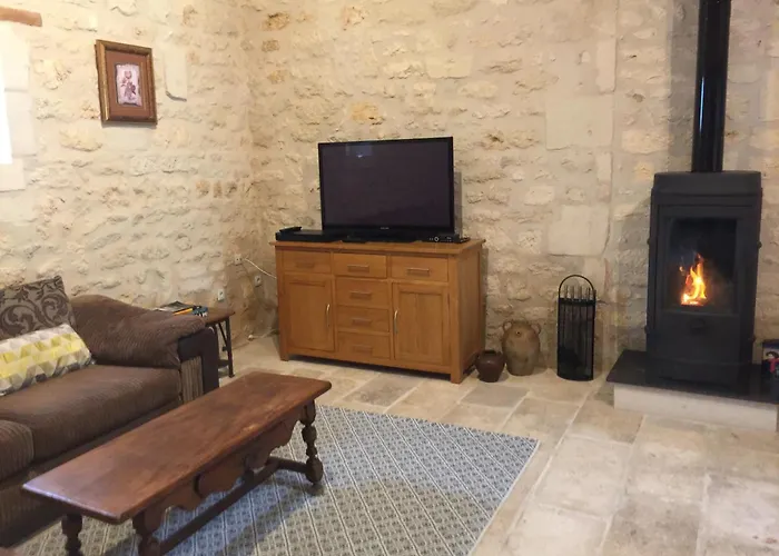 Swallows, Beautiful In The Grounds Of Chateau Beauvoir Semesterbostad Ecurat