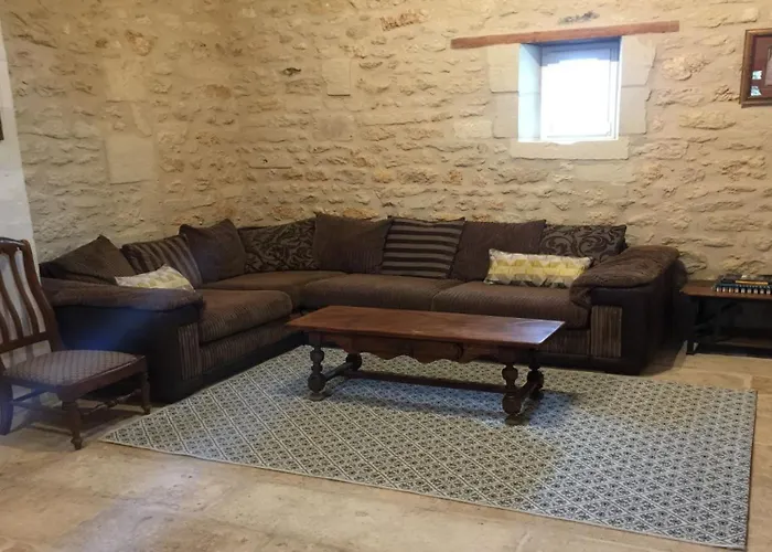 Semesterbostad Swallows, Beautiful In The Grounds Of Chateau Beauvoir Ecurat