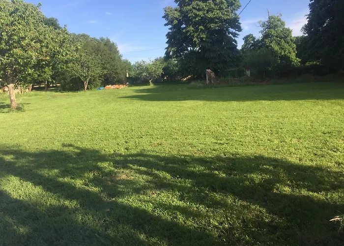 Semesterbostad Swallows, Beautiful In The Grounds Of Chateau Beauvoir *