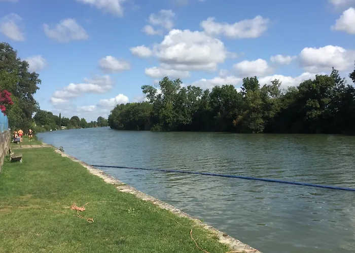 Semesterbostad Swallows, Beautiful In The Grounds Of Chateau Beauvoir Ecurat