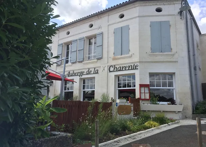 Semesterbostad Swallows, Beautiful In The Grounds Of Chateau Beauvoir